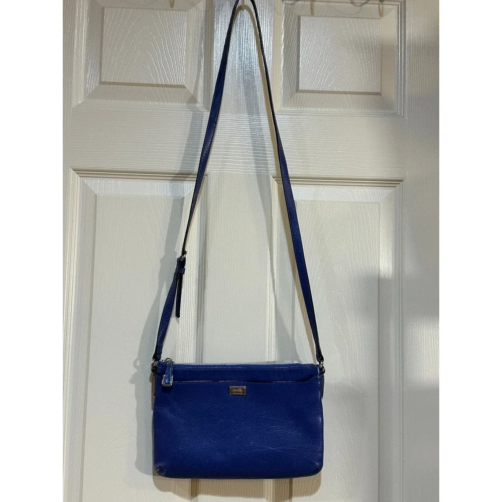 Coach Blue Pebbled Leather Crossbody Bag‎ Silver Logo Zip Top Messenger
